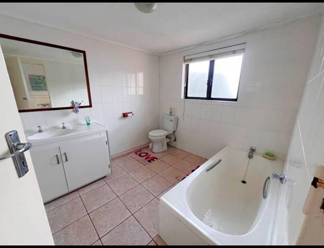 2 BEDROOM PROPERTY TO RENT IN LAWRENCE ROCKS